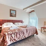 Palladium מלון דירות 3*