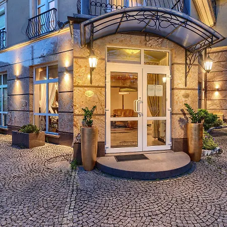 Palladium アパートホテル 3*